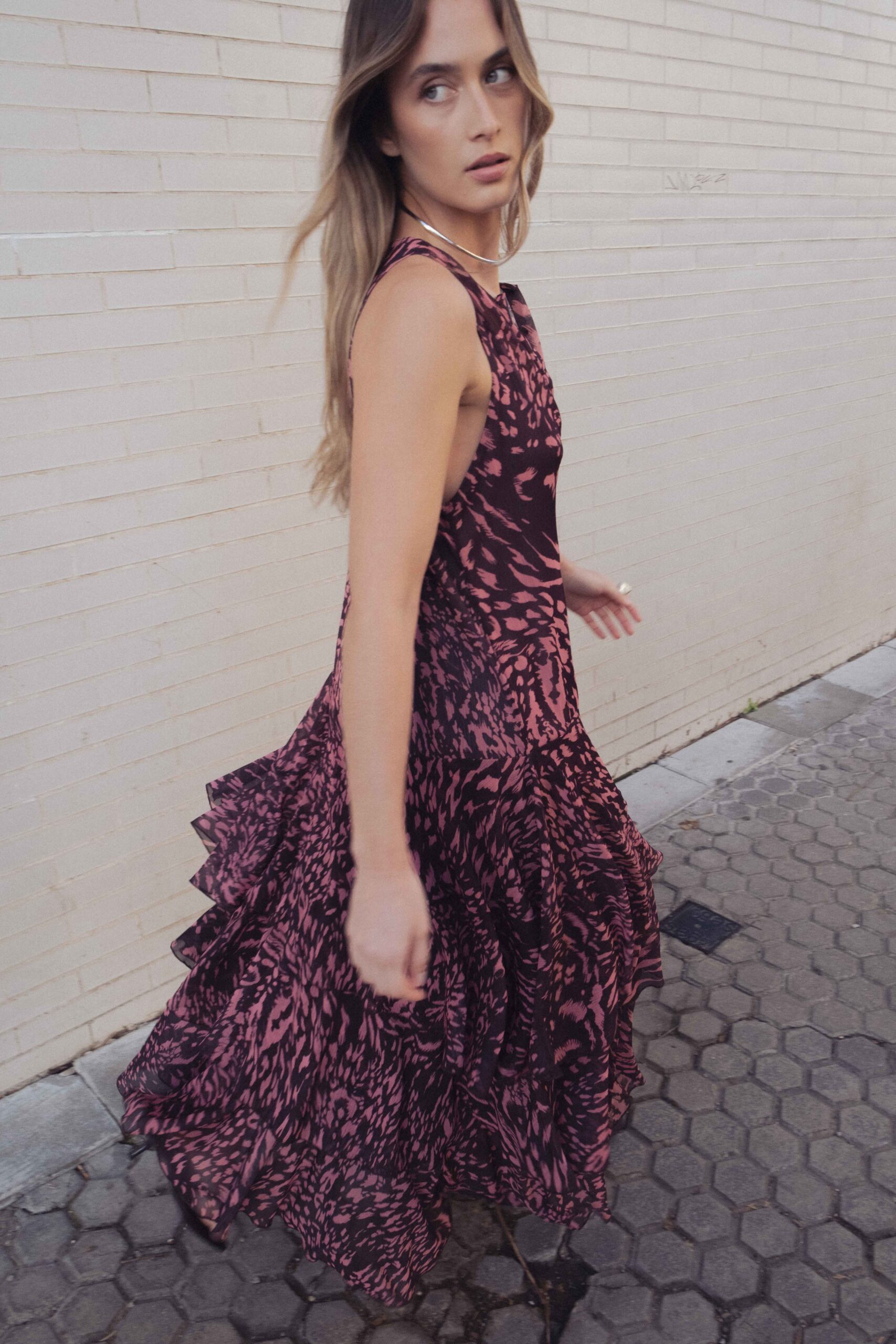 Vestido de seda con volantes